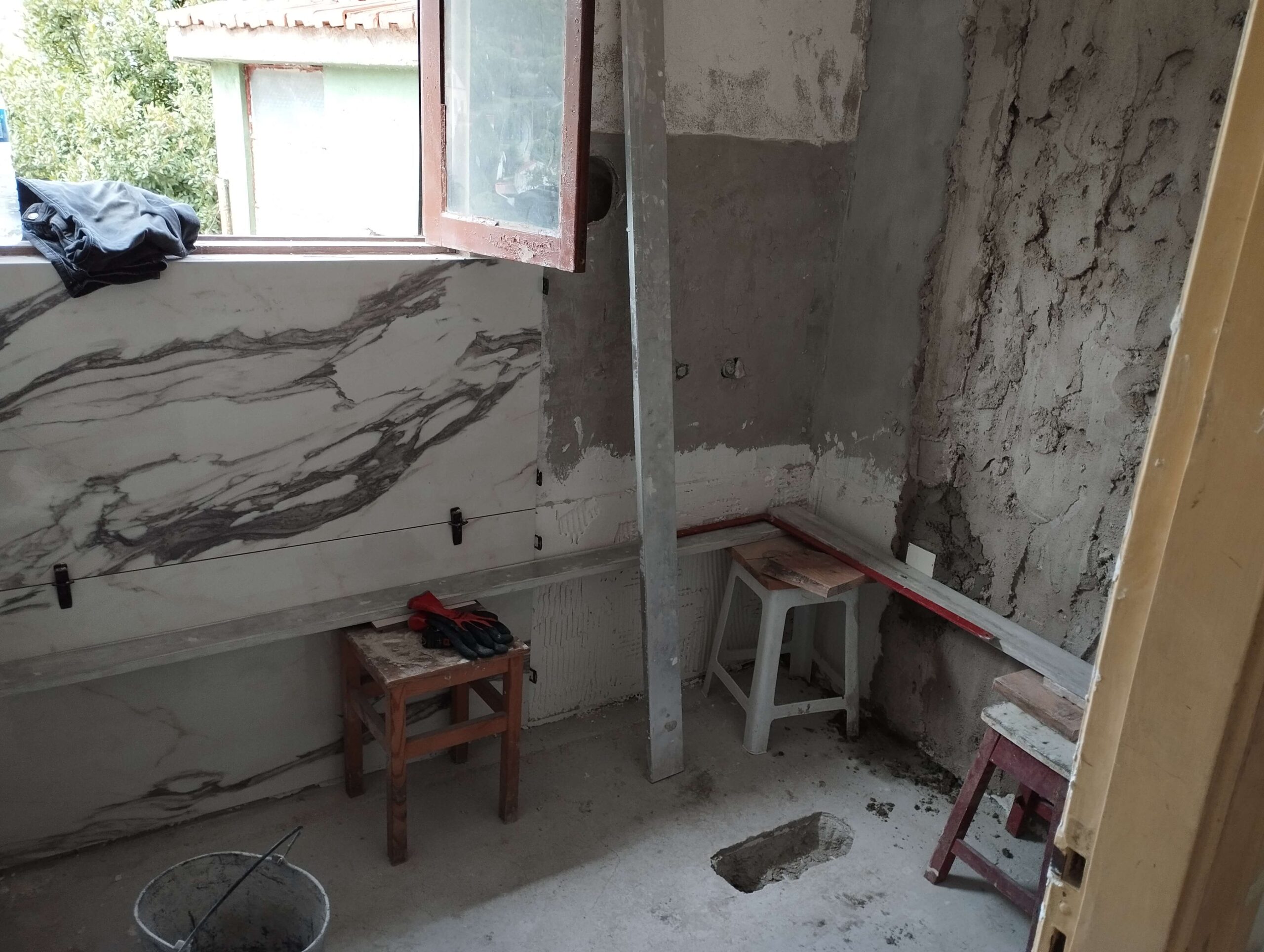 Regularizacao de esquadria de paredes, para colocacao de ceramica - obra Gaia